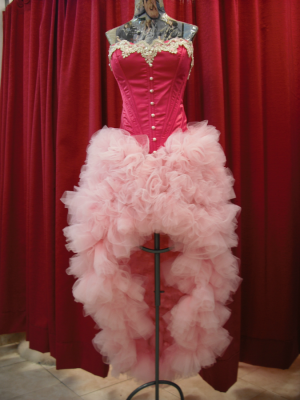 Vestido con flores rosas
