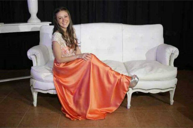 Top y falda naranja